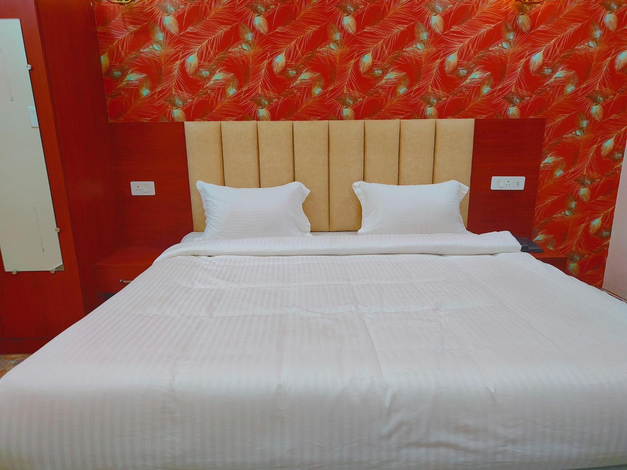 Awadh Samrat Resort Ayodhya Exterior foto